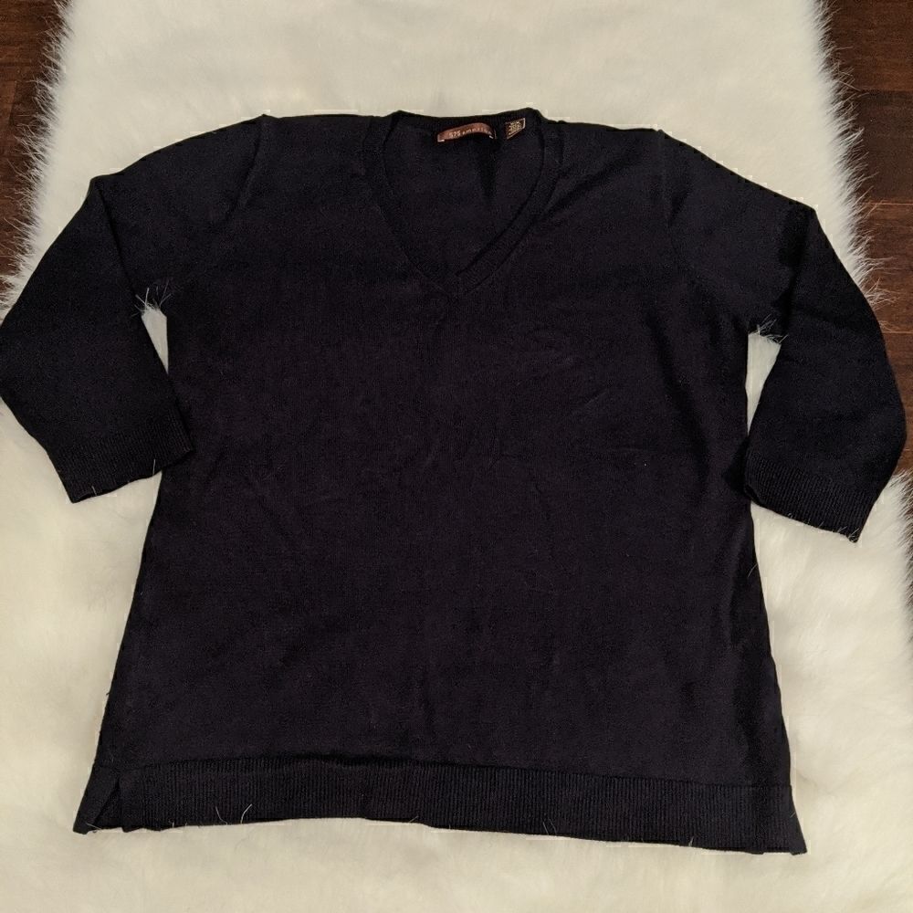 525 America Navy V Neck sweater 3/4 sleeve medium